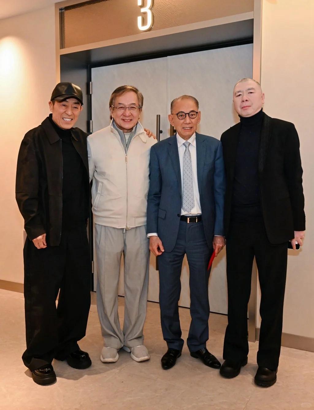 成龙谢霆锋英皇影城对比_娱乐圈成龙的级别_英皇影城开业谢霆锋地位非凡